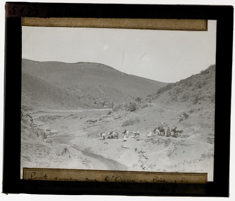 Pont ancien sur l'Oum er Bia