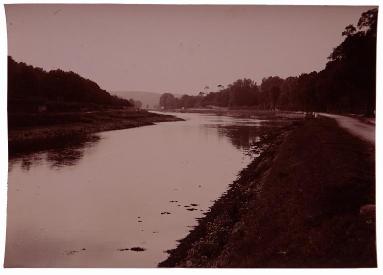 Paysage de bord de fleuve