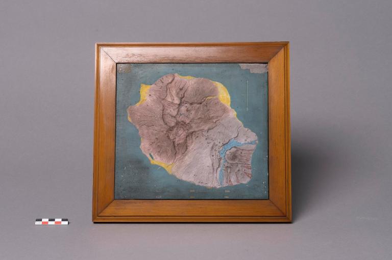 Relief de l'Ile de la Réunion par L. Maillard 1/300 000